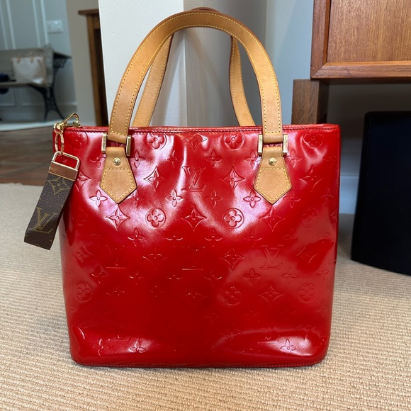 Louis Vuitton Handbags - 🎁Louis Vuitton patent leather shoulder bag